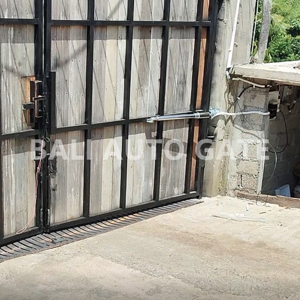 Pintu Swing Otomatis di Bali
